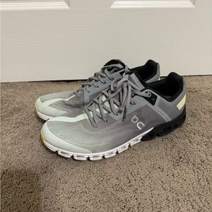 On Running Cloudflow shoes in great shape! Minimal wear.